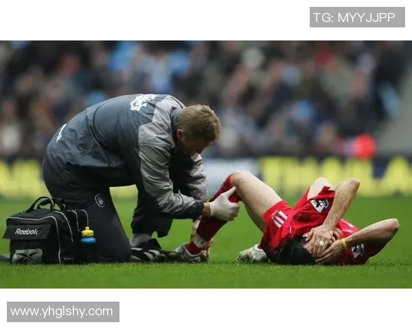 足球明星受伤瞬间回顾那些令人心痛的名场面与背后的故事