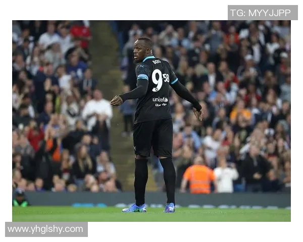 足球明星因跟腱伤病困扰重返赛场的艰辛历程与复苏之路