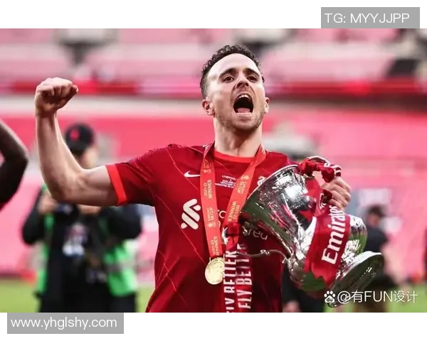 足球明星意外事故引发热议视频曝光引发球迷关注与讨论