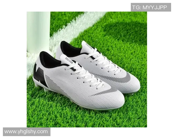 足球明星推荐的男足球鞋选择指南助你提升球场表现