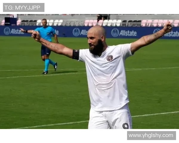 足球明星秃头现象揭秘谁是球场上最具魅力的光头球员