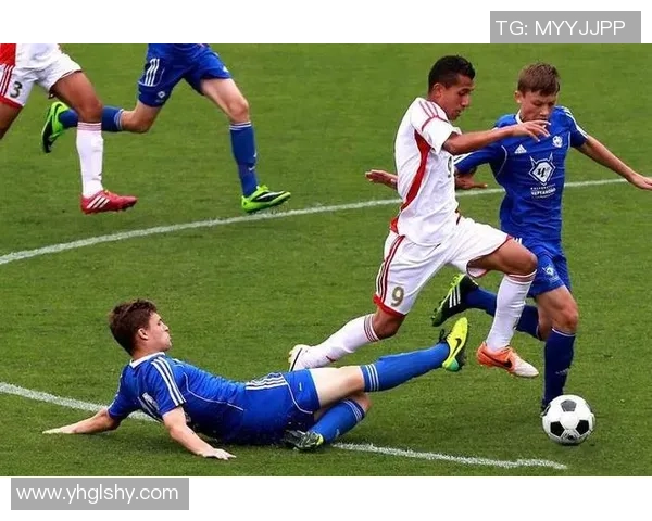 足球明星腿部训练的秘密与技巧全面解析 足球明星腿部训练的秘密与技巧全面解析